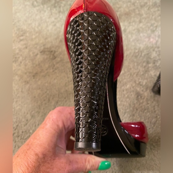 STUNNING LADIES LEATHER CHANEL HEELS! - Picture 13 of 16